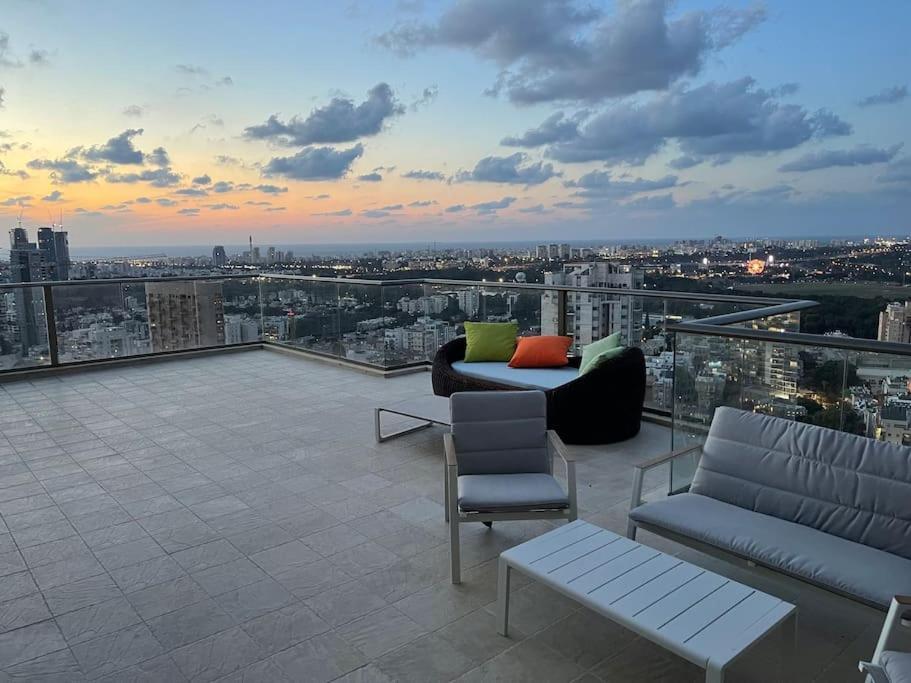 Beautiful Penthouse W/Amazing View, Prime Location Ramat Gan Exterior foto