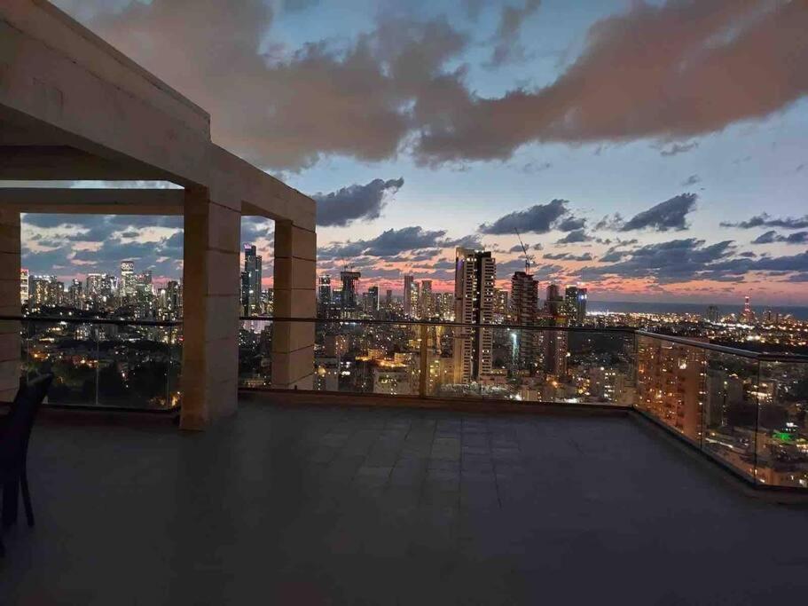 Beautiful Penthouse W/Amazing View, Prime Location Ramat Gan Exterior foto