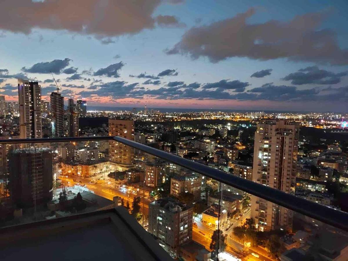 Beautiful Penthouse W/Amazing View, Prime Location Ramat Gan Exterior foto